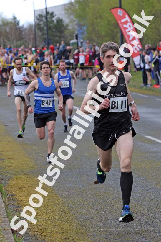 Senior mens relay, Elswick Good Friday Road Races. Photo: David T. Hewitson/Sports for All Pics